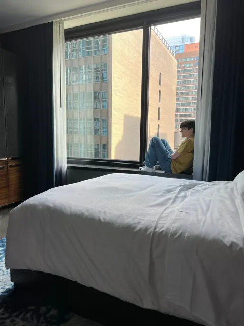 An Unforgettable Stay at Chicago's Art & Science Oasis! 