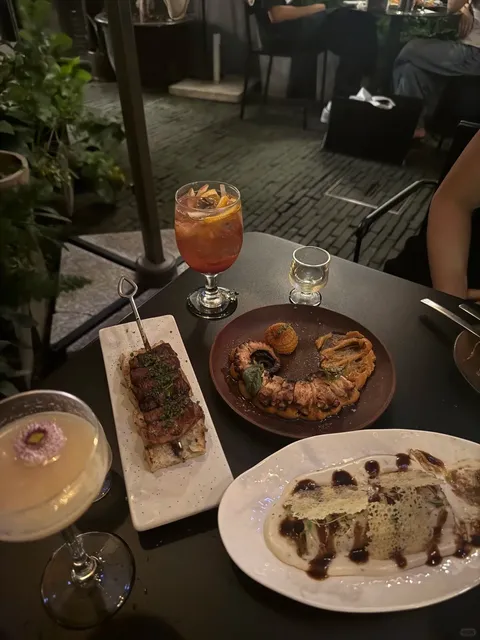 New York Oceans Table 🌊