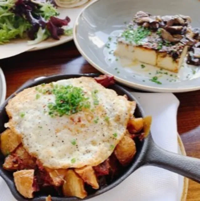 🌰 Acorn | A Charming & Wholesome Walnut Street Gem