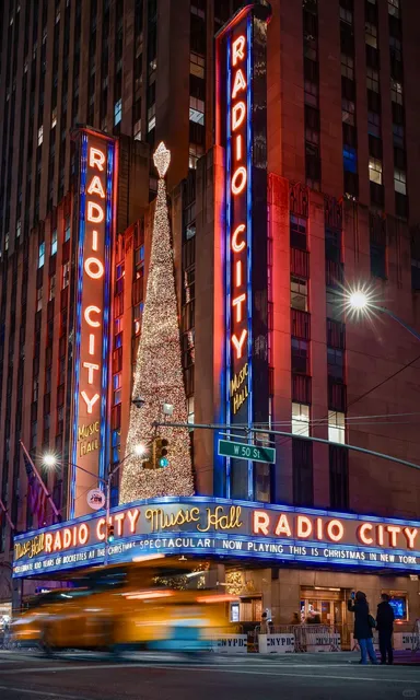 NYC: 20,000 Steps for These Magical Christmas Spots! 🎄📸