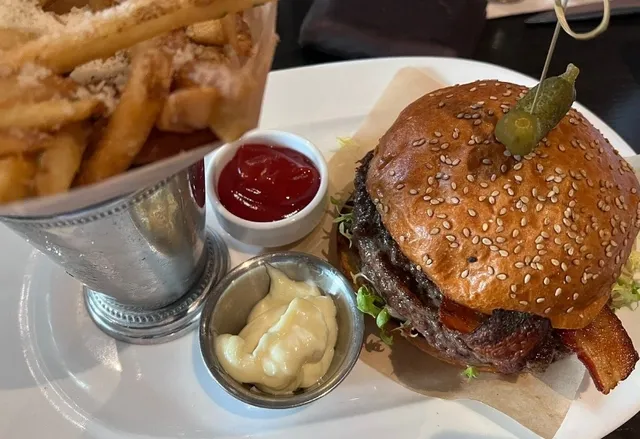 New American Flavors in Hyde Park!