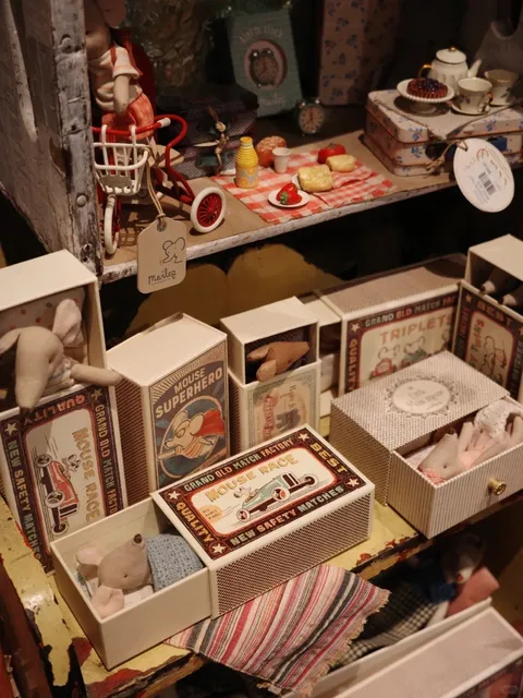 Chicago｜Stepping Into a Magical Vintage Shop on a Snowy Day 🔮❄️