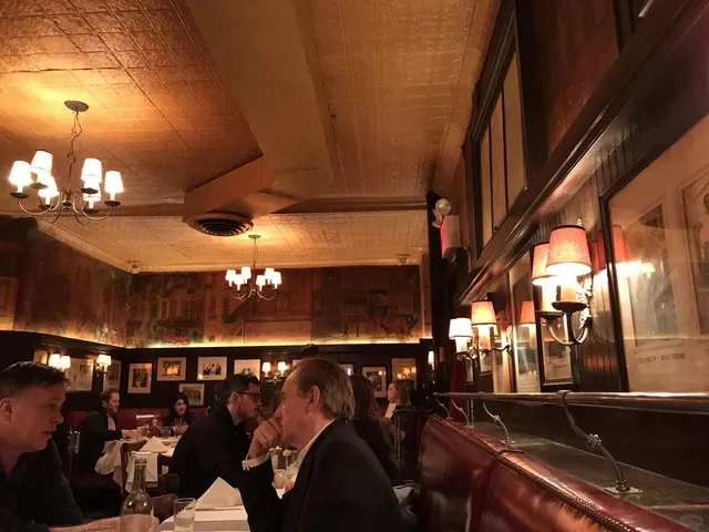 Minetta Tavern New York One-Michelin-Star Burger 🌟