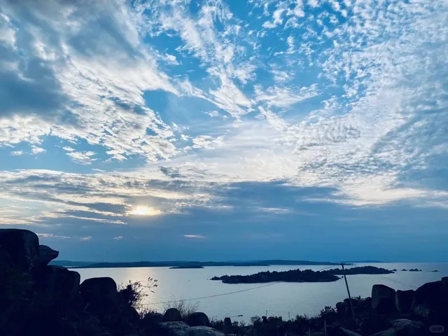 Victoria Lake in Mwanza, Tanzania 🌊🌅
