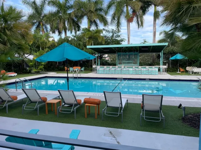 A Chic Boutique Motel in Miami – Cozy Like Home! 🏡✨