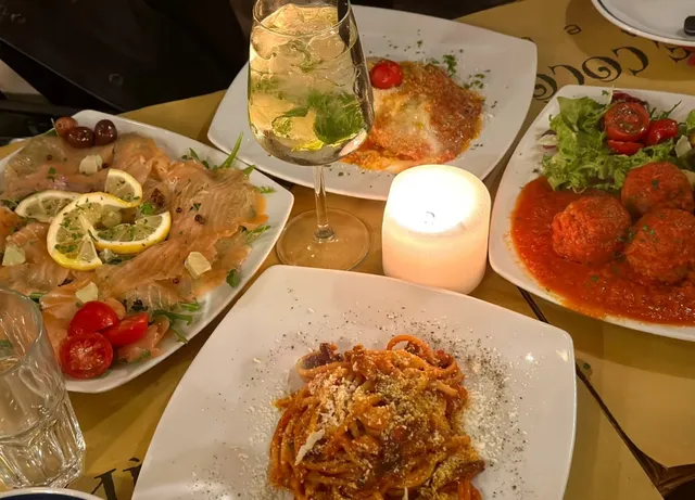 Eating in Rome | Authentic Pasta & Meatballs 
