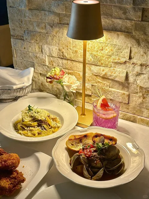 Toronto's Cozy & Aesthetic Dining Spot 🩷 Full of Lovely Local Elders!