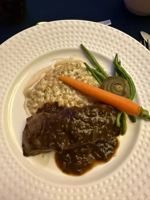 🏨 Stunning Hotel with Great Views, Service & Amenities! 🌊