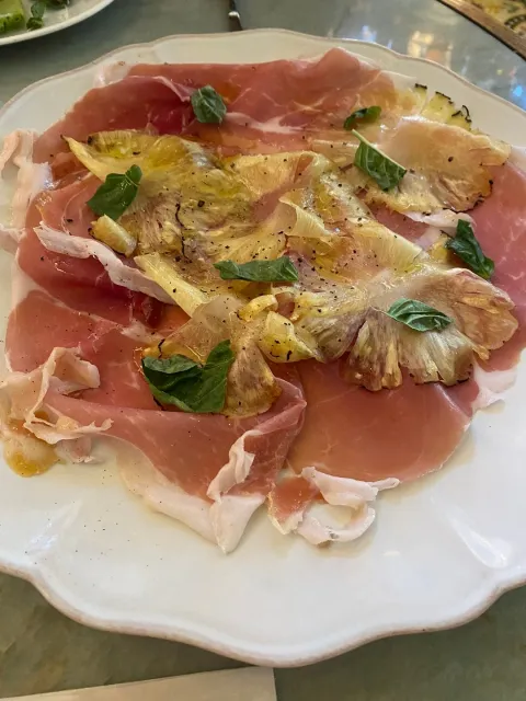 🍋 So Beautiful – But Come for the Vibes, Not Just the Food! 🍝