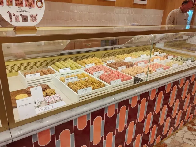 🇫🇷 Paris Souvenirs Guide: What to Bring Home! 🛍️✨