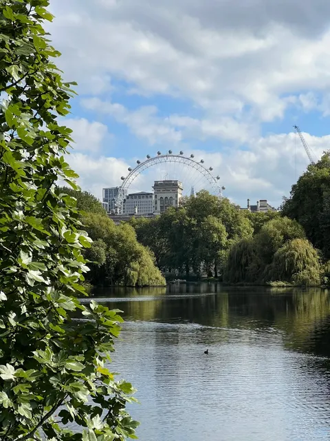 St. James's Park: A Living Masterpiece in London 🌿🦢