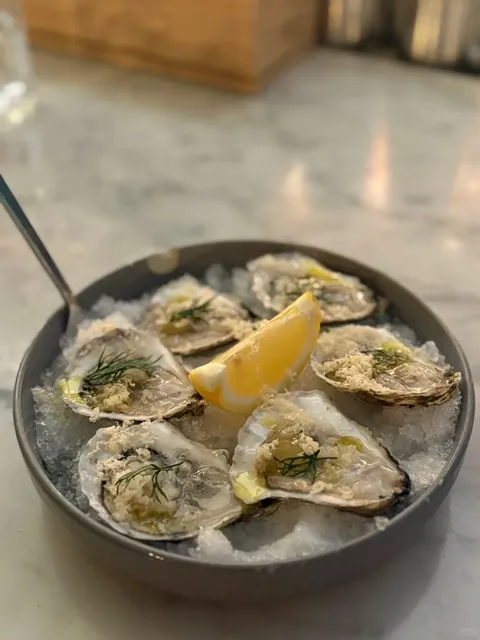 🦪 Moeca – Cambridge’s $1 Oyster (& Date Night) Spot! 💫  