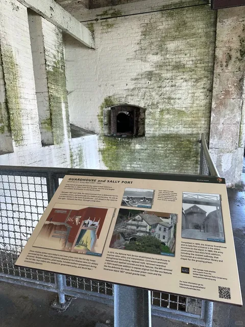 Alcatraz Island: The Infamous "Rock" of San Francisco Bay ⛓️🏝️