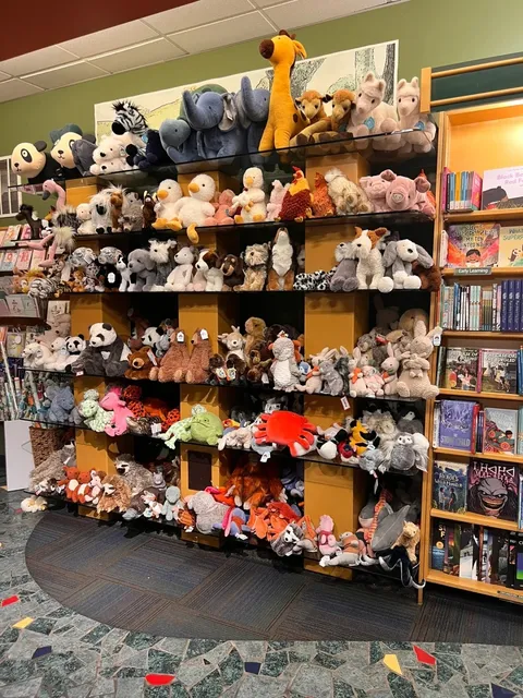 🇨🇦 McNally Robinson: Saskatoon's Literary Wonderland