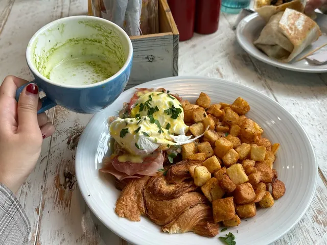  Madtown Brunch | Ancora – A Classic Near the Capitol! 🏛️