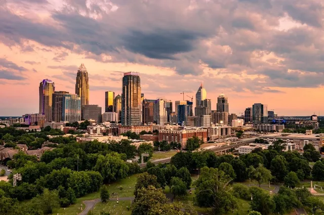Charlotte, North Carolina: A Green Metropolis Walking Tour 🌳🏙️