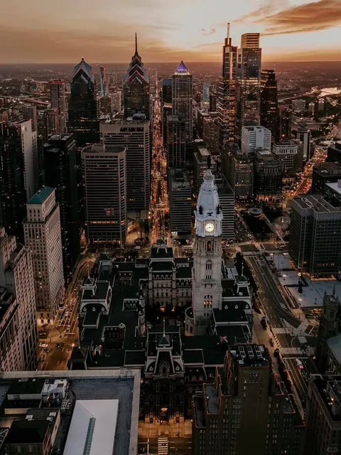 🗺️🚀 Philly in a Day: History, Art, and Cheesesteaks! 🌇🧀