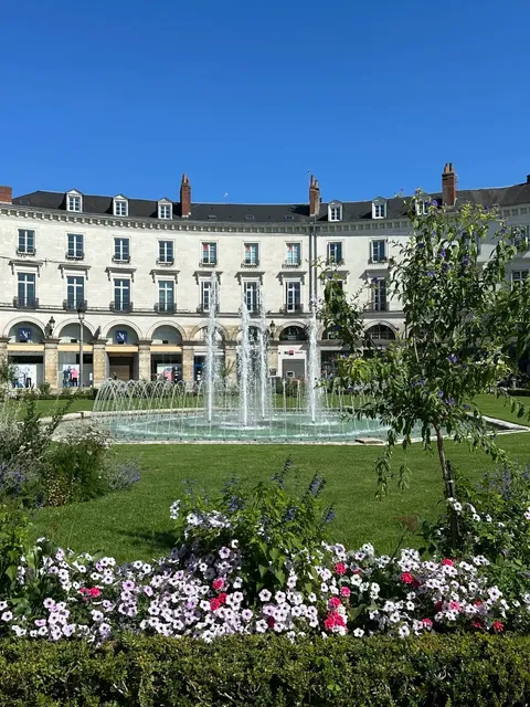 🇫🇷 France Travel Guide: Tours Edition (3 Days & 2 Nights)