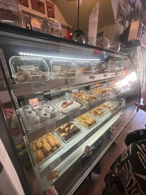 🍮 The Perfect Cannoli in North Beach! 🇮🇹