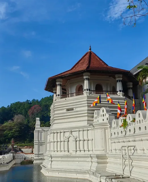 Kandy · Temple of the Tooth Relic | Sri Lanka 🇱🇰