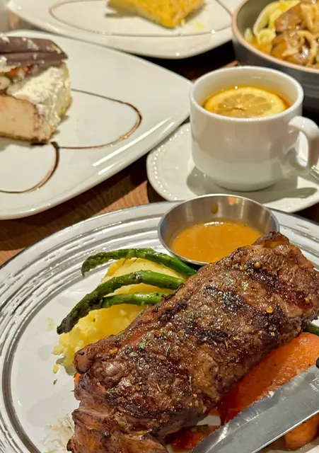 🍽️ Hidden Gem Alert: Maxim’s $25 Steak Dinner is the Budget Meal