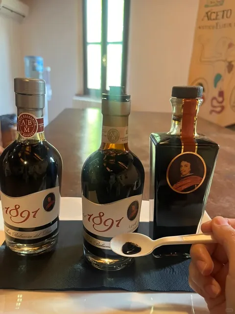 🇮🇹 Visiting a Century-Old Balsamic Vinegar Estate in Modena ✨