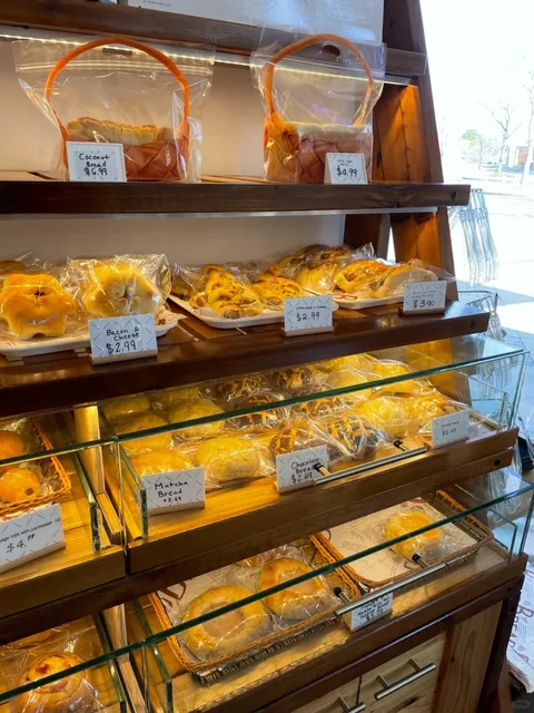 ATL's Adorable Cat-Shaped Bread | C'est La Vie Review 🐱🍞