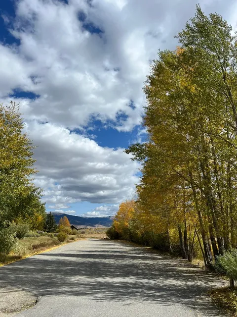 Twin Lakes in Autumn — A Hidden Gem Near Aspen 🍁🏔️
