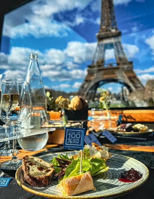 Bustronome Paris 🚌 – Where Stunning Views Meet Gourmet Dining