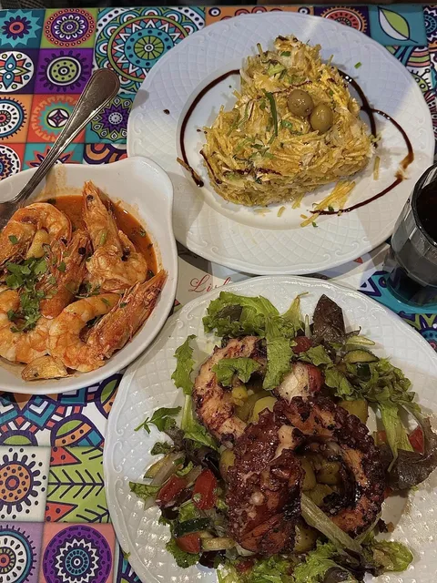 Lisbon Cuisine | This little shop is full of life!