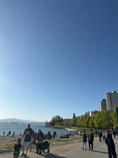 🌊🏖️ English Bay Beach: Vancouver’s Lively Coastal Gem 