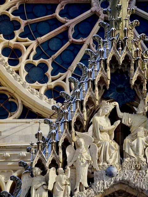 🇫🇷 Strolling Through Reims: Where Romance Meets Royalty 👑✨