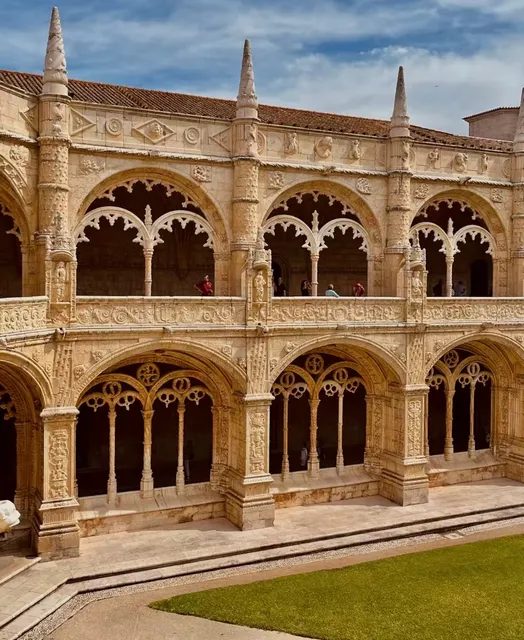 wonderful building :Jerónimos Monastery 