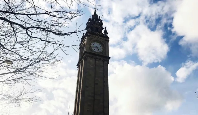 🇬🇧 Belfast City Walk | Dublin Round Trip 🚂✨