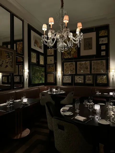 New York's Bemelmans Bar(1)