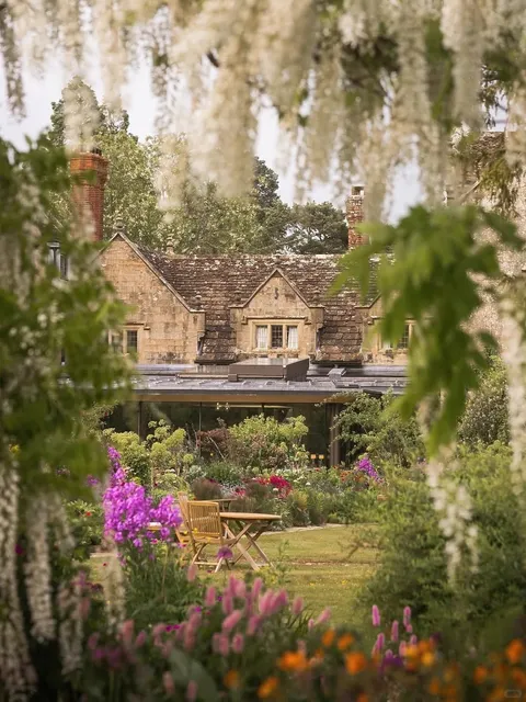 🇬🇧 A Fairytale Escape: Gravetye Manor (London's Best-Kept Secret) 
