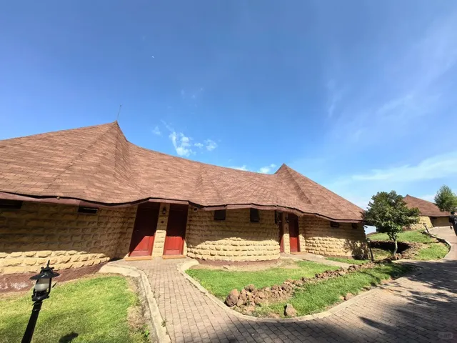 Lake Nakuru Sopa Lodge Review | A Safari Gem 🌄🦒