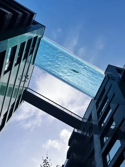 🏊♀️ London’s Sky Pool: Swimming in the Clouds! ☁️✨