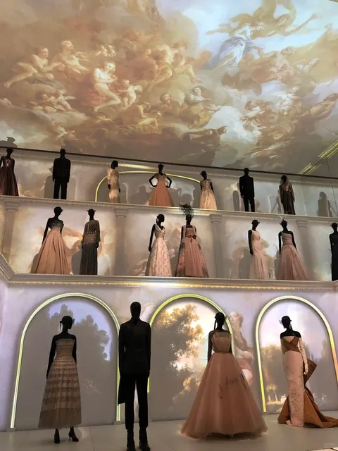 🌹🎨 Paris' Hidden Gem: The Dior Museum