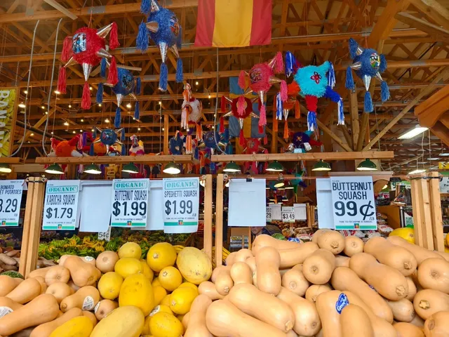 Michigan | Exploring Lansing’s Farmers Market 🥕🍅🌶️