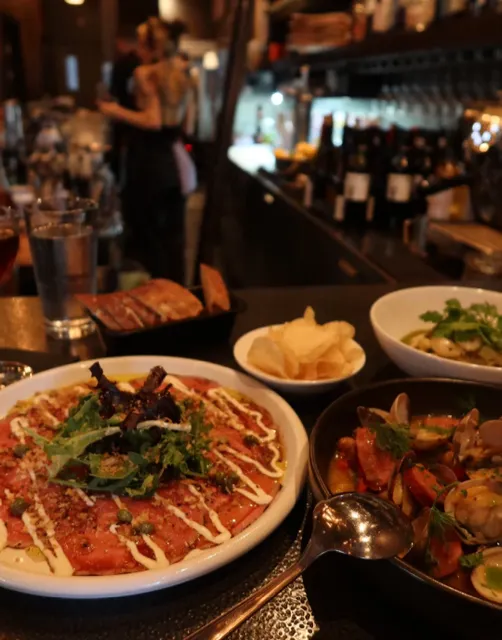 Wow... Is 🇨🇦 Vic's 🇪🇸 pub a must-try? ❗