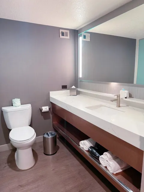 Las Vegas — Rooftop Pool, Skyline Views & Casino All in One! ✨