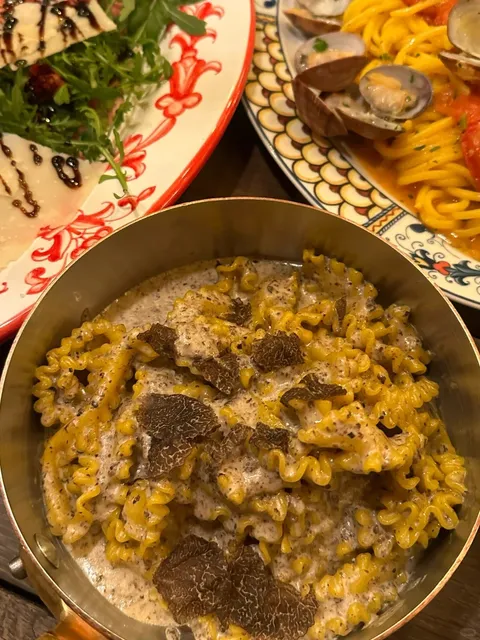 Paris' Best-Kept Secret: €15 Truffle Pasta Heaven! 🍝✨