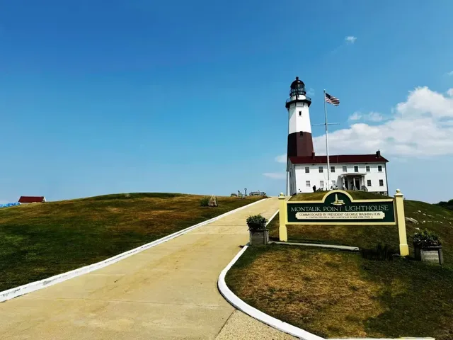 The Most Romantic Lighthouse Spot at New York’s Eastern Tip 🗺️✨