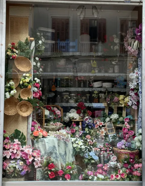 Malaga Citywalk | Nice little shop, art gallery and beach