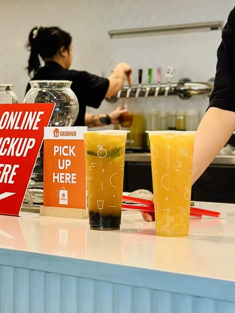 Refreshing Summer Fruit Tea in Dallas: Redstraw