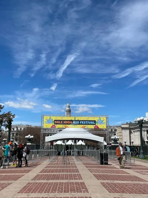 Happy 420 in Denver! ！！🍃✨