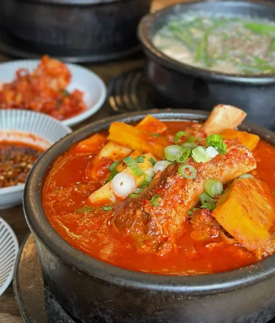 Spicy Pork Backbone Pot in Fort Lee--BUNSIKNARA 