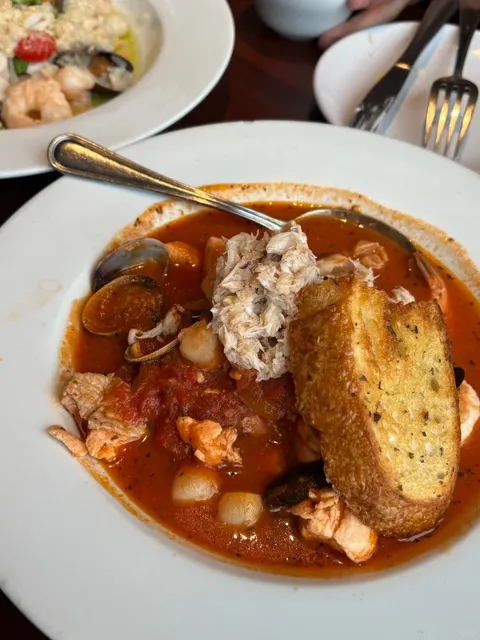 Fog Harbor Fish House at SF's Pier 39 🦀🌊