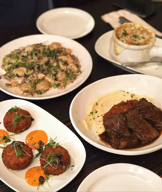 🇨🇦 Worth the Drive! Beatniks Bistro - Fort Langley's Hidden Gem 🚗💨